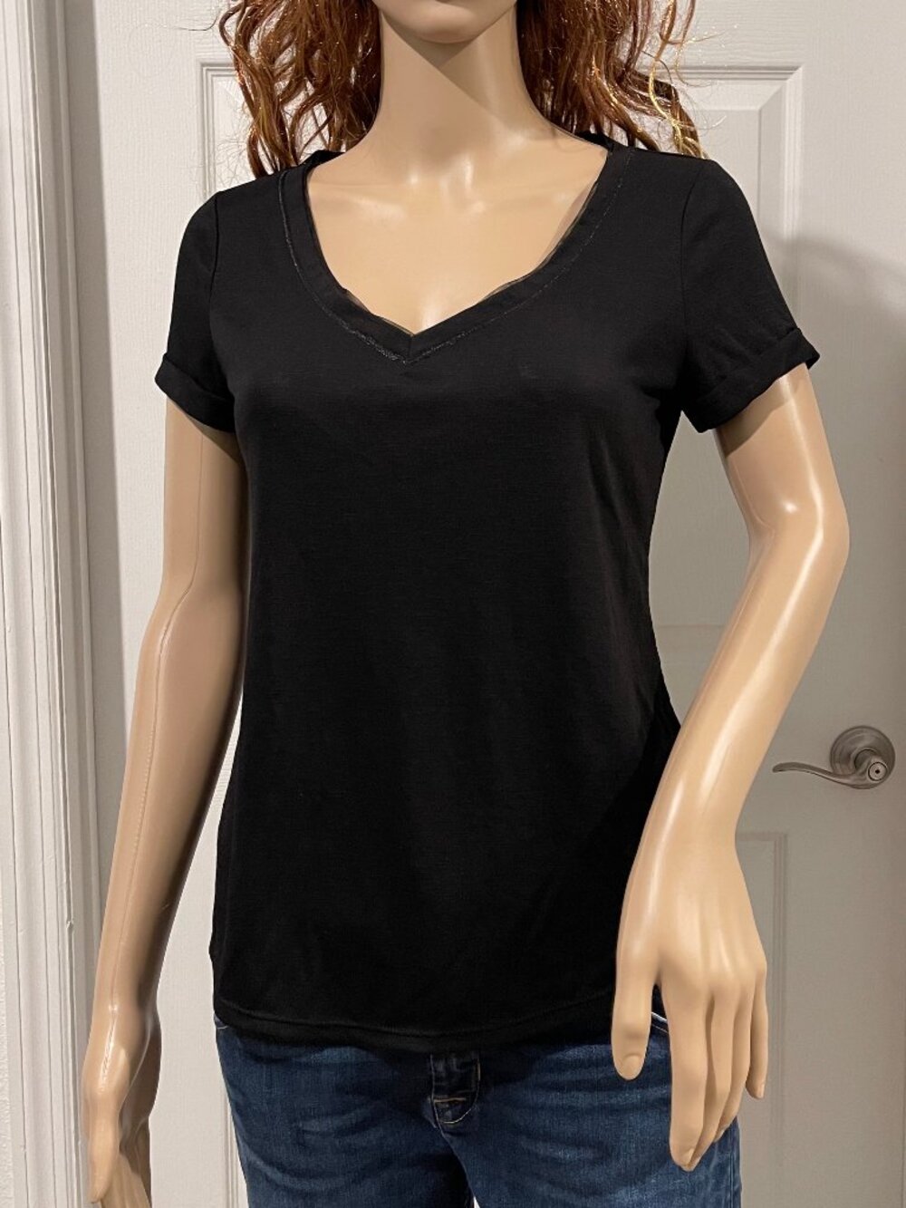 White House Black Market Black V-Neck Austin SS T-Shirt Sz XXS EUC